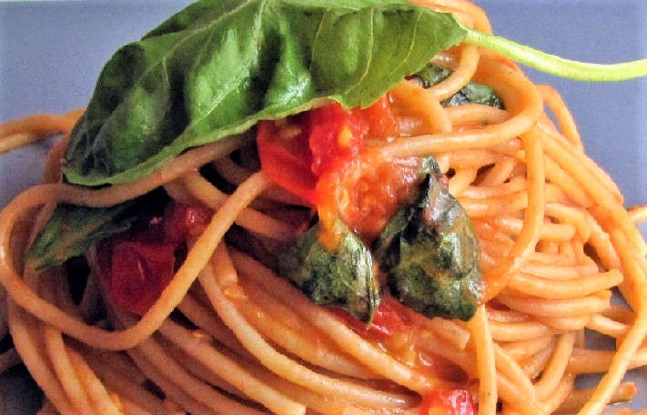 Spaghetti al pomodoro fresco e basilico